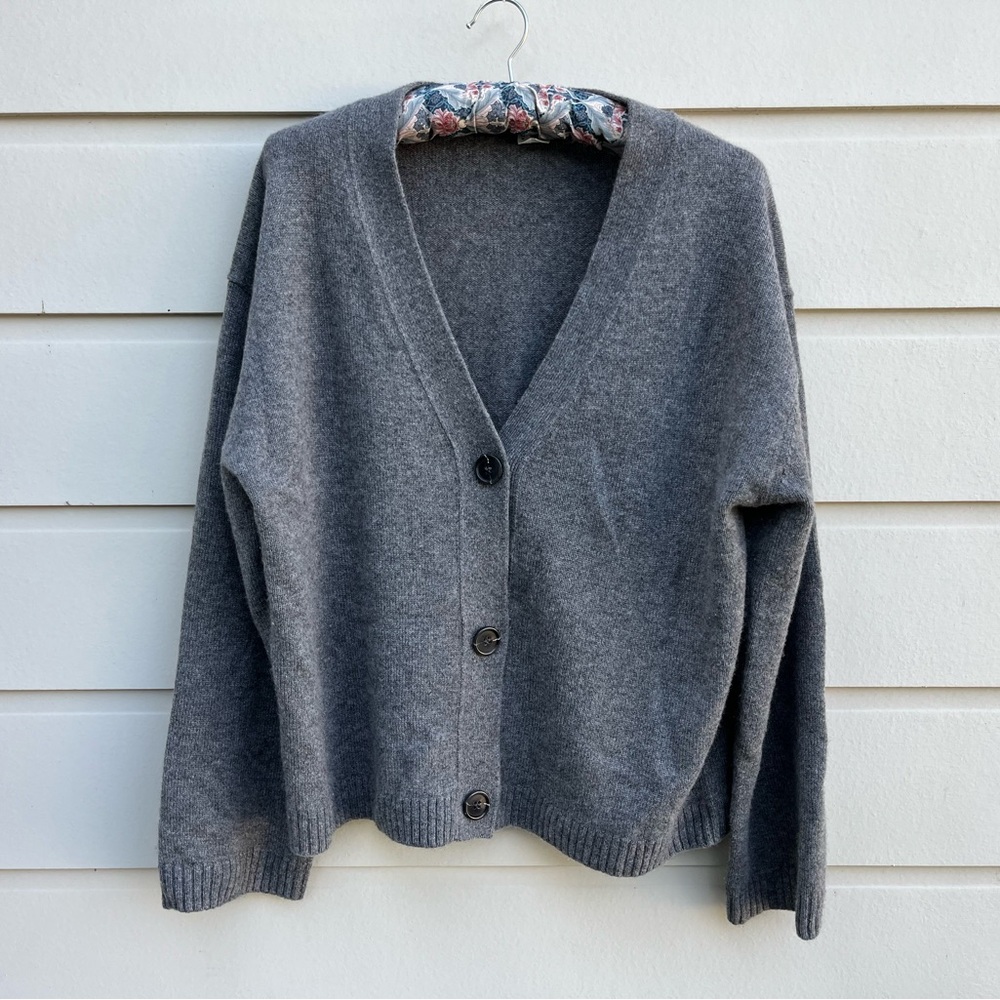 ARKET Classic V-Neck Gray Button-Front Cashmere/wool Cardigan size M